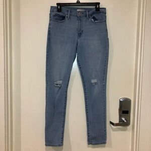 Levi’s Ripped Slimming Skinny Blue Jeans Size. 31